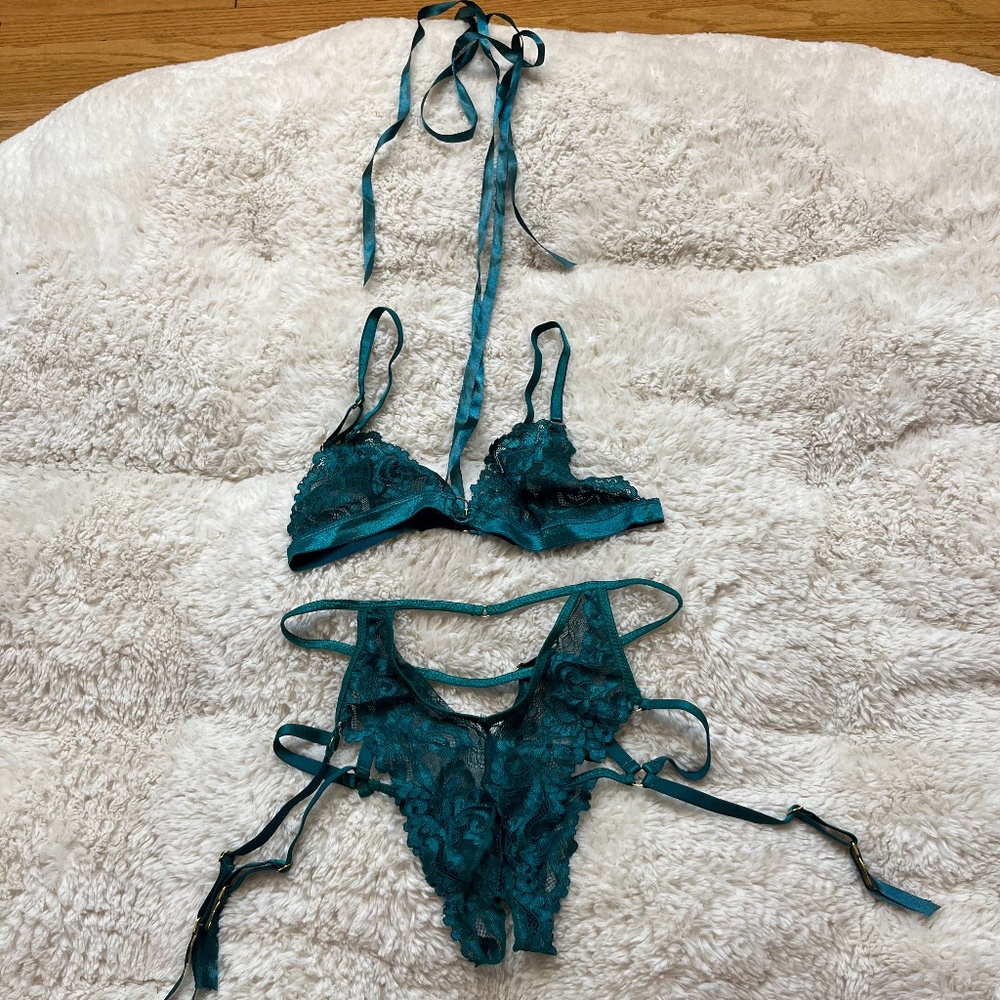 Seven til midnight lingerie set